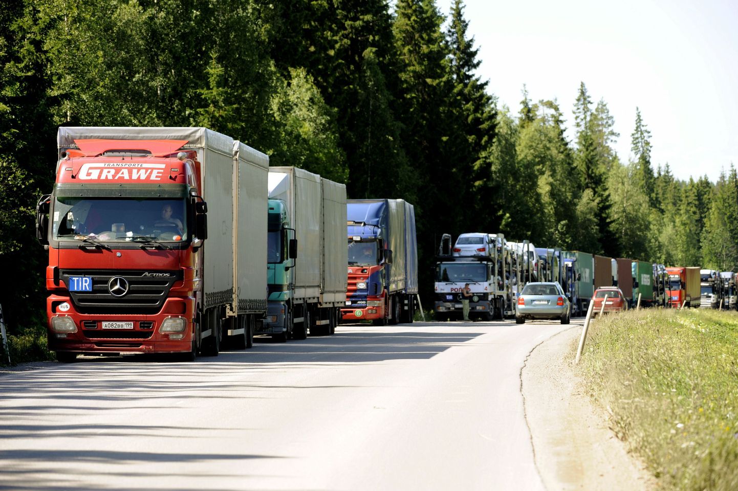Soome-Vene piiril on veokite järjekorrad ka suvel.