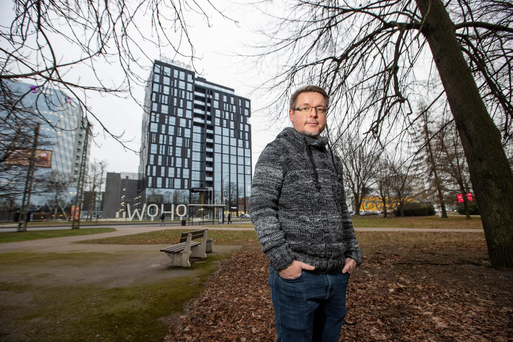 Pipedrive'i kaasasutaja Martin Henk ettevõtte peakontori ees Tallinnas Mustamäe teel.