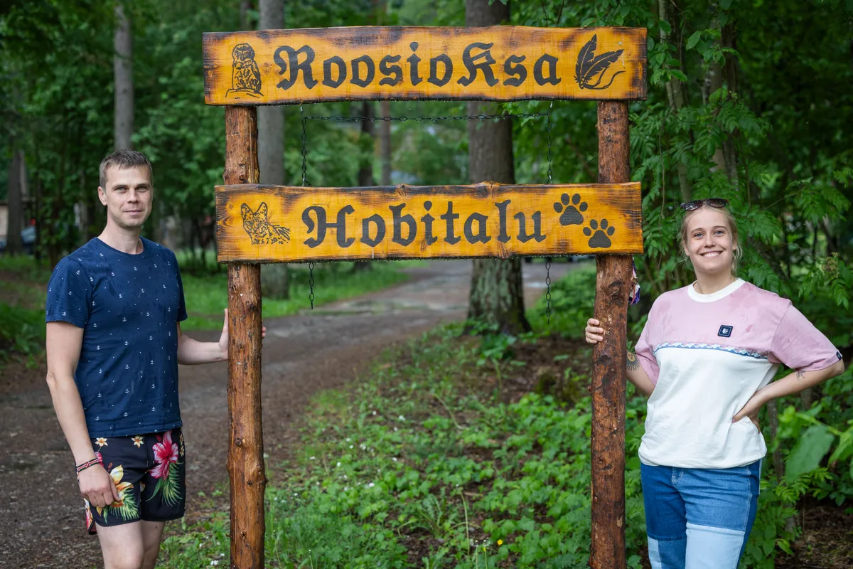 Hobitalu peremees Eino Roosioks ja loo autor Christin Krass.