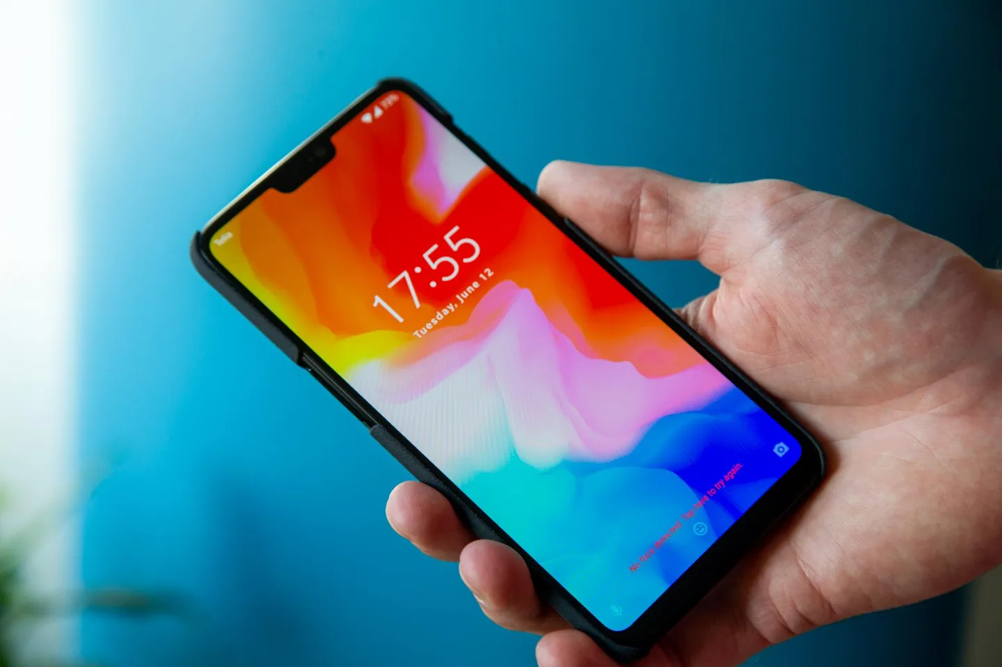 OnePlus 6 AMOLED-ekraani 16 miljonit värvi oma täies ilus. Eestis maksab OnePlusi tipptelefon sõltuvalt mälumahust kas 519 või 569 eurot.