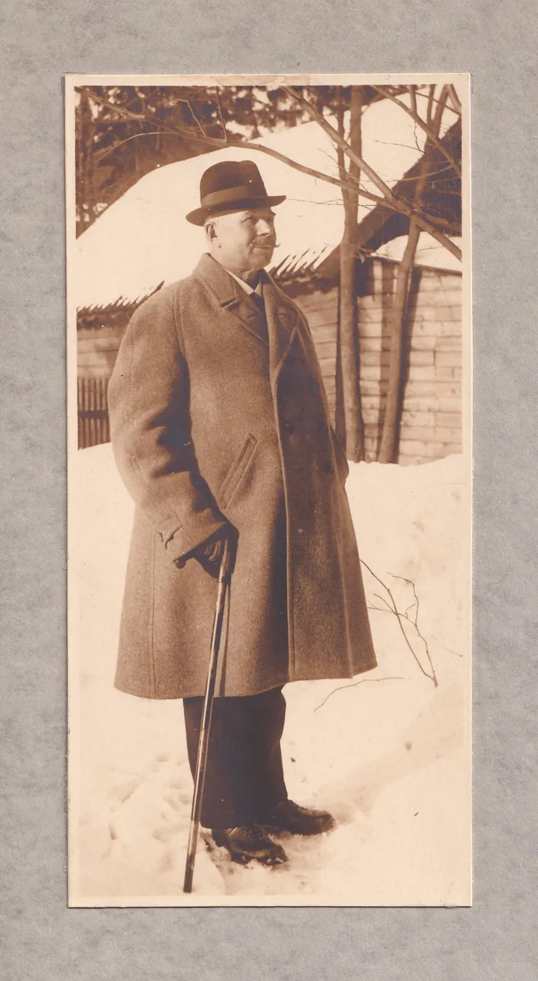 Suureks kasvanud pereärile pani aluse Jaan Prüüs (1864–1928).