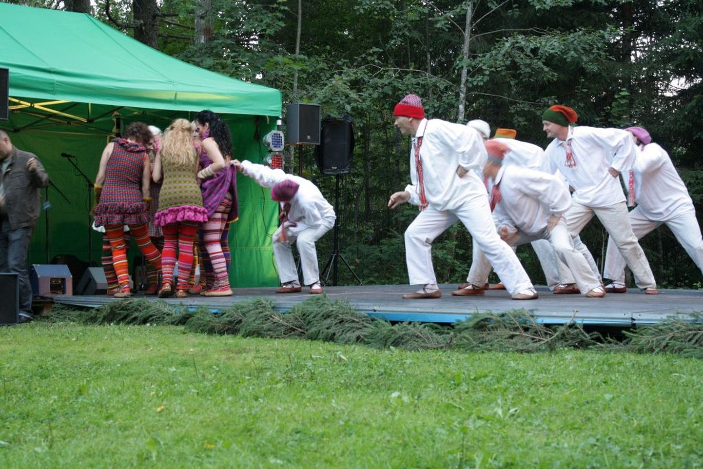 Tuurit-Tuurit võitis esimesel Vargamäe võistutantsimisel tantsuga "Peenike maamõõtja" esikoha ja hiigelpastla.