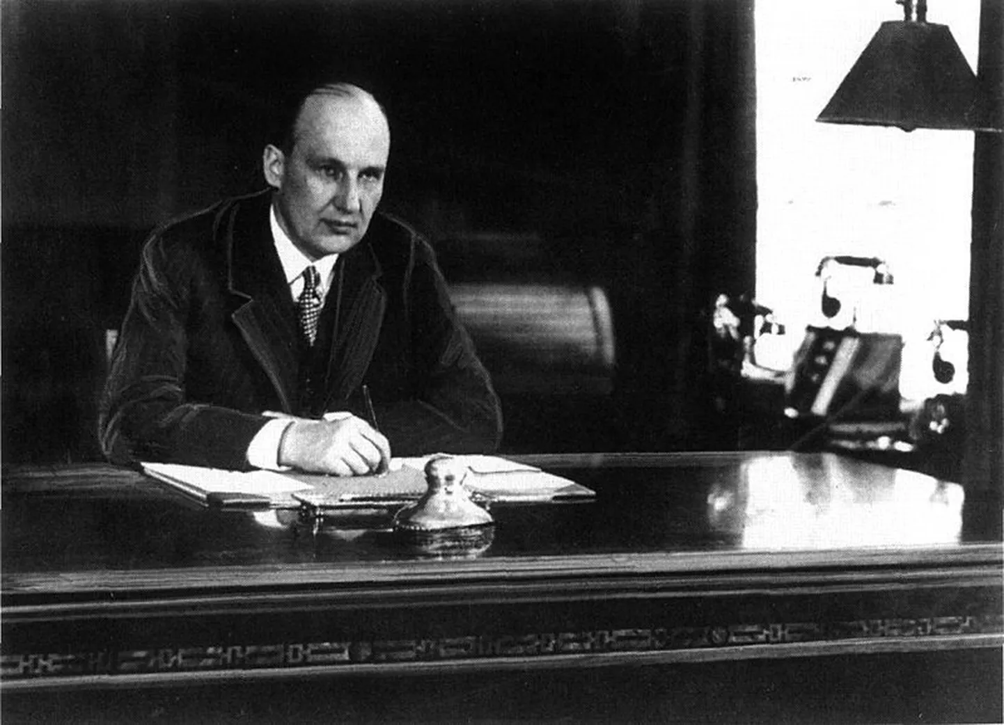 Ivar Kreuger (2.03.1880-12.03.1932) oli Rootsi insener ja ettevõtja, kes kontrollis tervelt ¾ kogu maailma tikutoodangust.