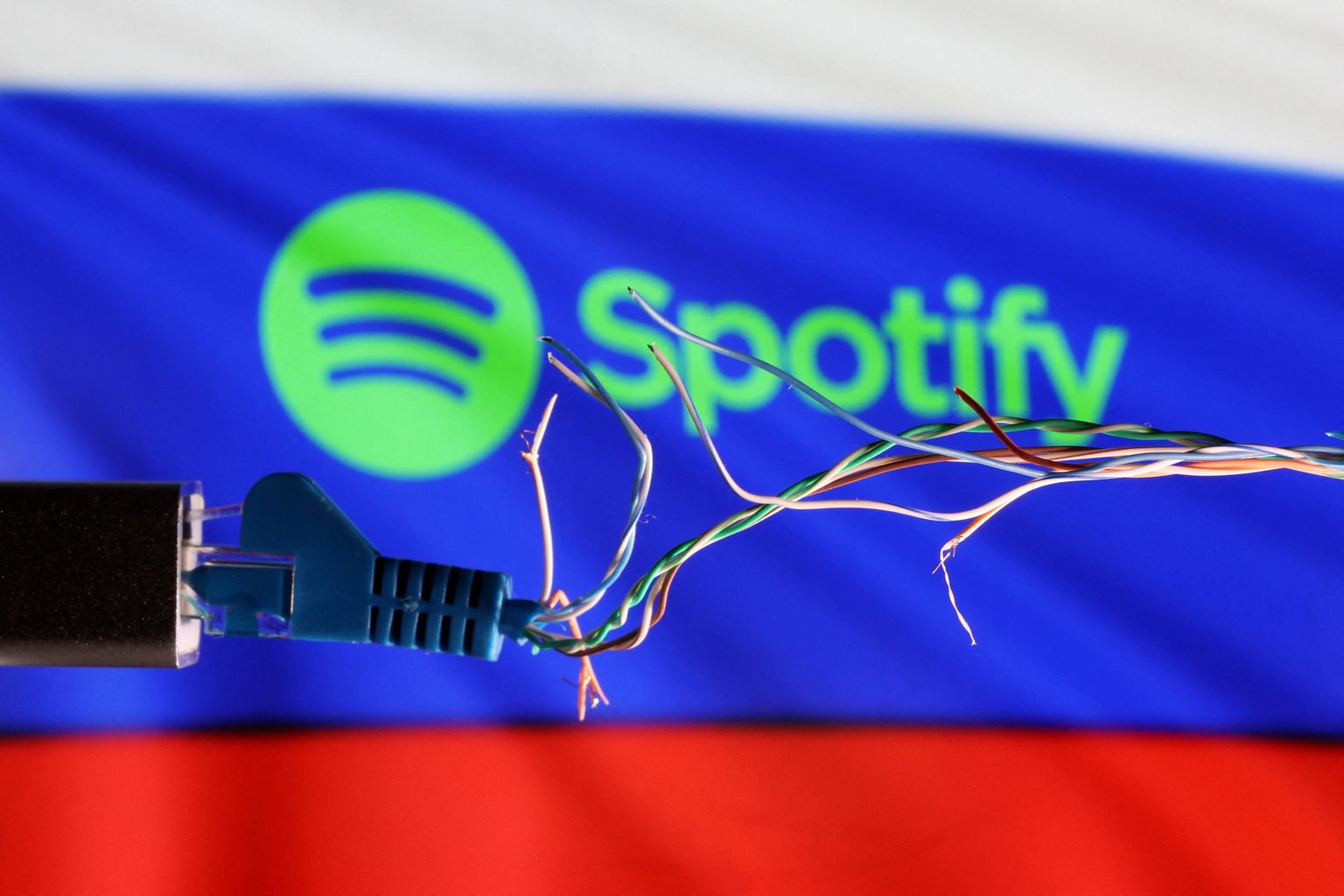 Spotify pole oma kasutajate andmeid viinud Venemaa serveritesse ja sai trahvi. LinkedIn on selle nõude täitmata jätmise pärast Venemaal blokeeritud, Spotifyt saab veel kuulata.
