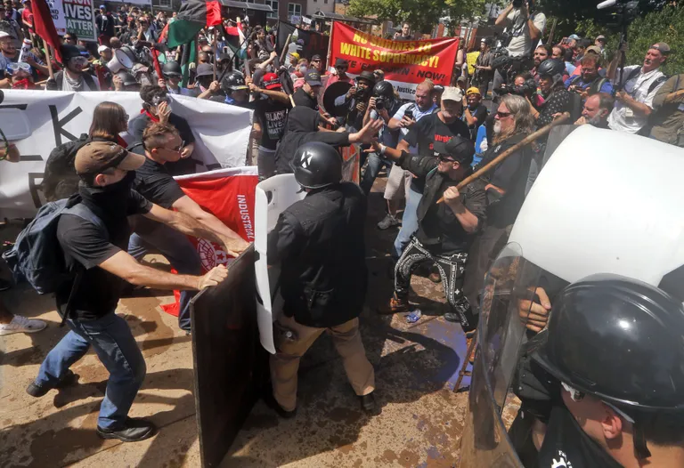 Paremäärmuslaste ja nende vastaste kokkupõrge Charlottesville'is