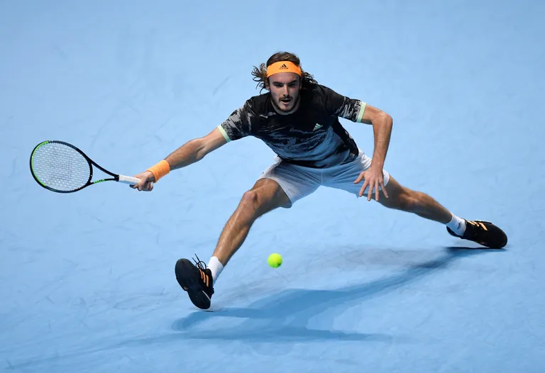 Stefanos Tsitsipas näitas ATP aastalõputurniiri finaalis Dominic Thiemi vastu kohati uskumatut atleetlikkust
