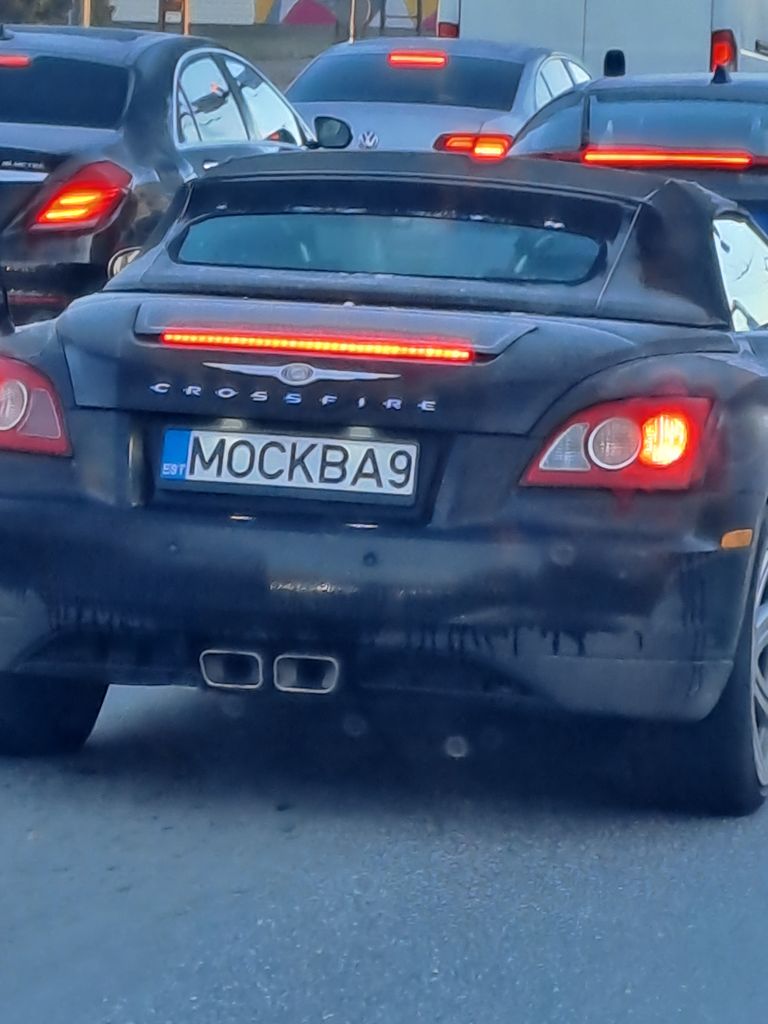 Auto, mille numbrimärgiks on MOCKBA9.