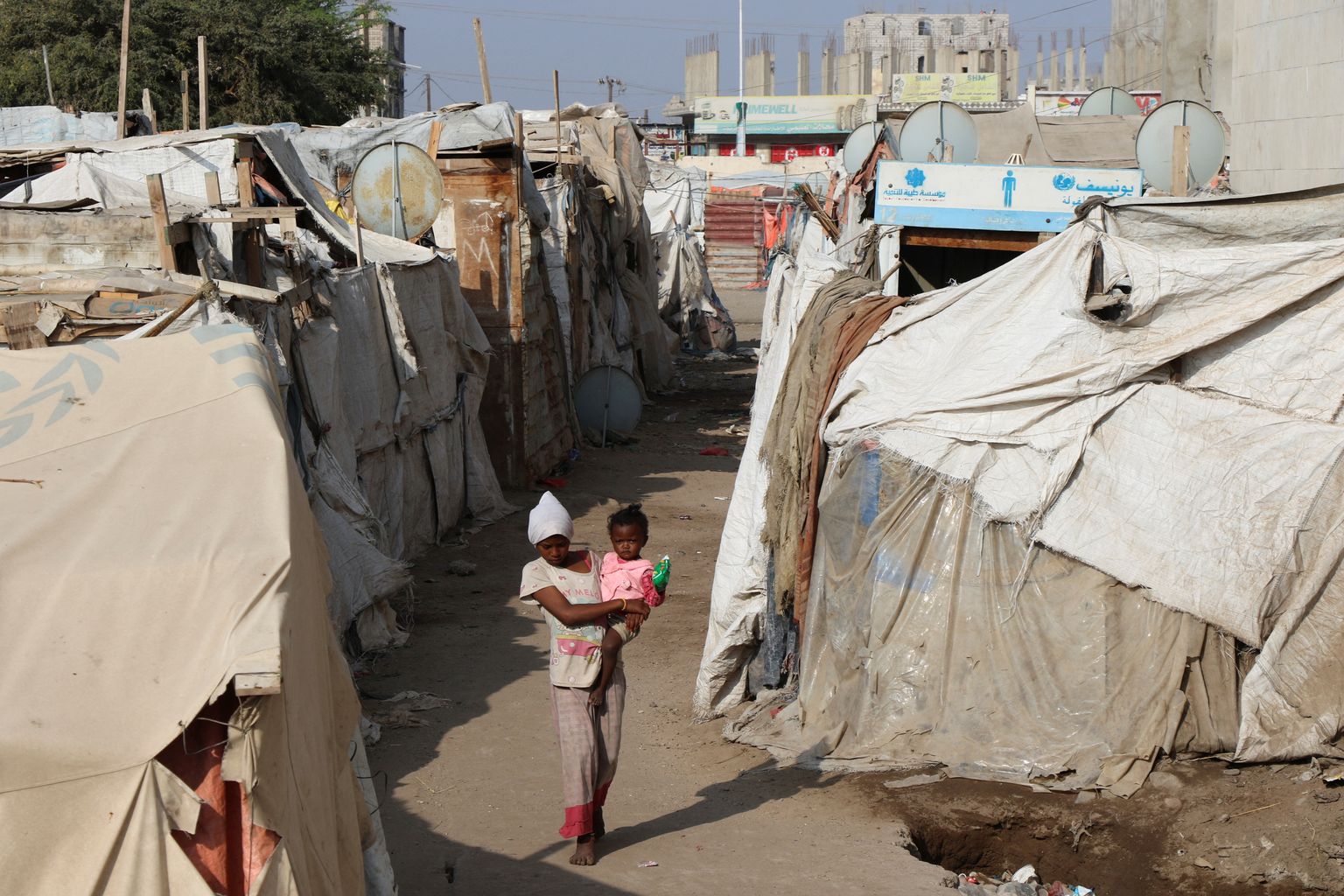 Riigisiseselt ümberasustatud isikute laager Jeemenis, Adeni linnas.