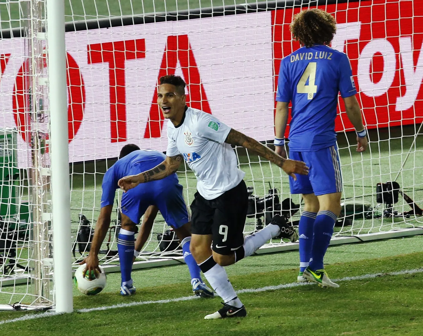 Jose Paulo Guerrero (keskel) värav tõi Corinthiansile klubide MM-tiitli.