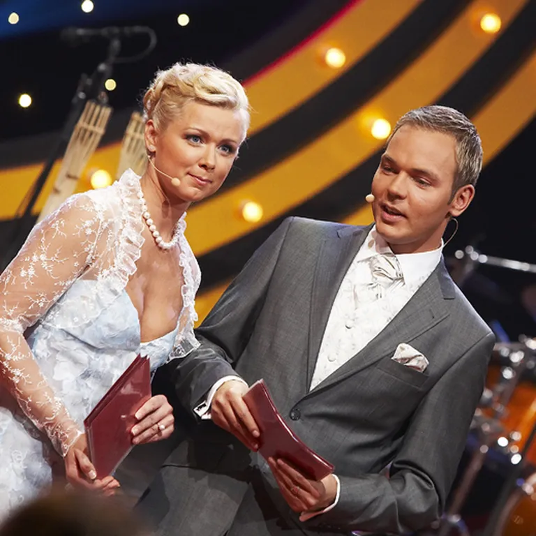 Laura Reinika pirmā TV šovu skatuves partnere bija TV producente Iveta Feldmane