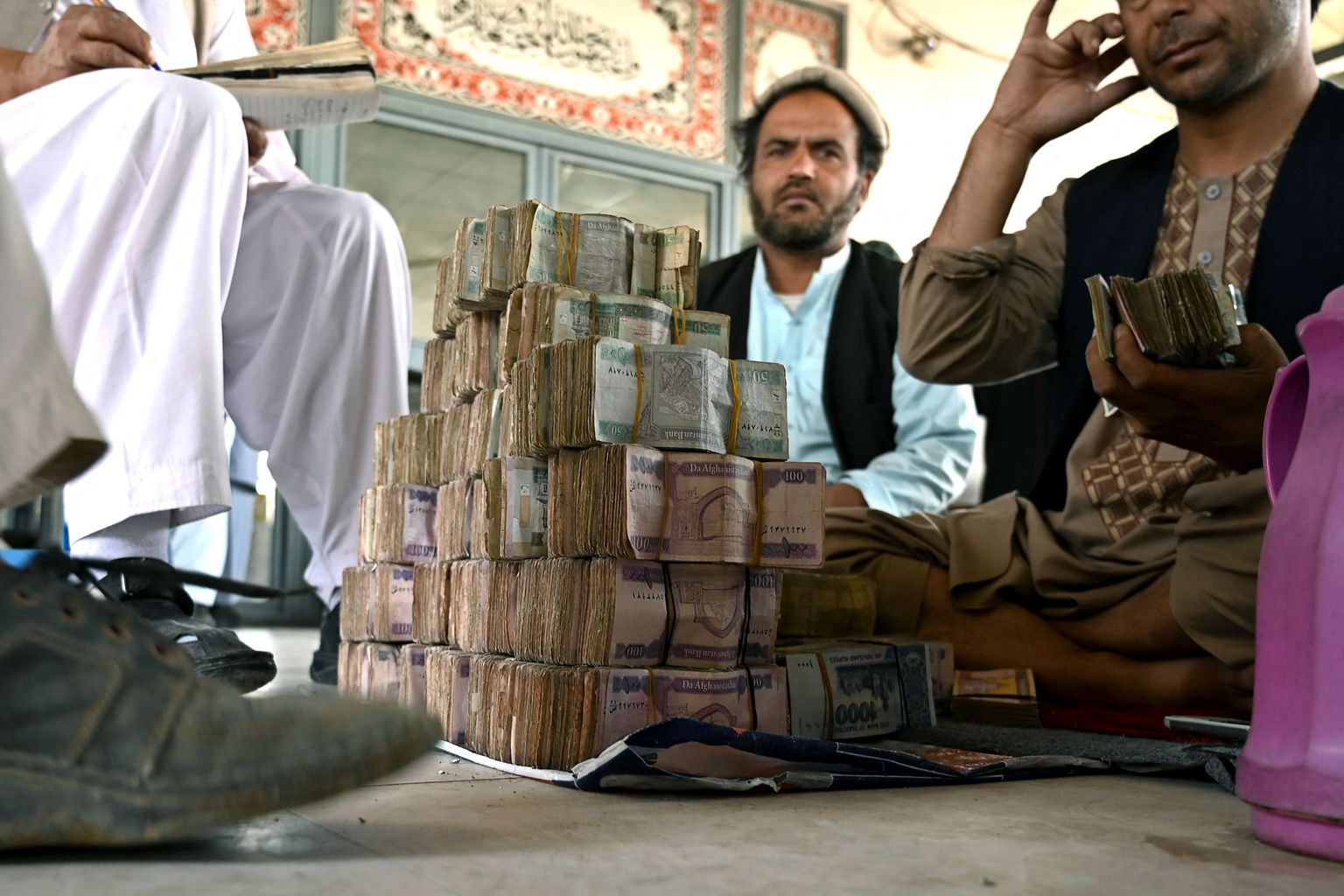 Kabuli rahavahetajad ootasid värskeid rahatähti