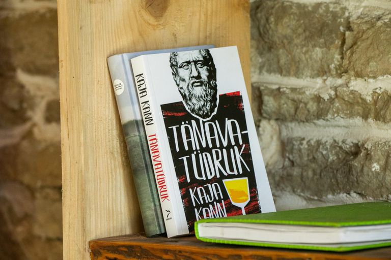 Kaja Kann ja tema uus raamat "Tänavatüdruk", kus Pardimäe etenduskunstnikust perenaine "kajastab" filosoofiaõpinguid pealinnas.