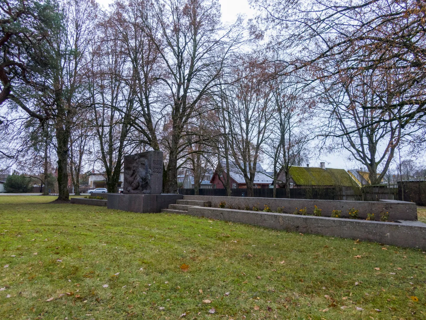 Sõjahaud ja hauatähis Elvas.
