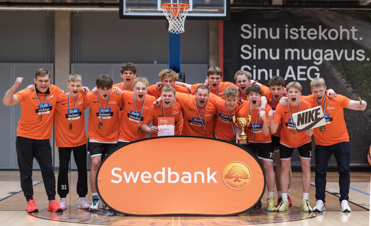 Tartu ülikooli U16 meeskond Tiigrid noppis tänavu Eesti meistritiitli, karikavõistluste esikoha ja BBBL sarja võidu.