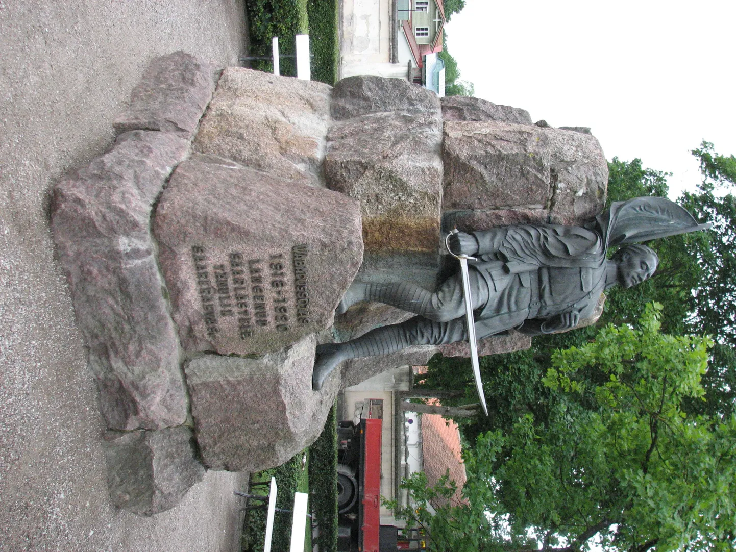 Eesti Vabadussõjas langenute Kuressaare mälestussammas.