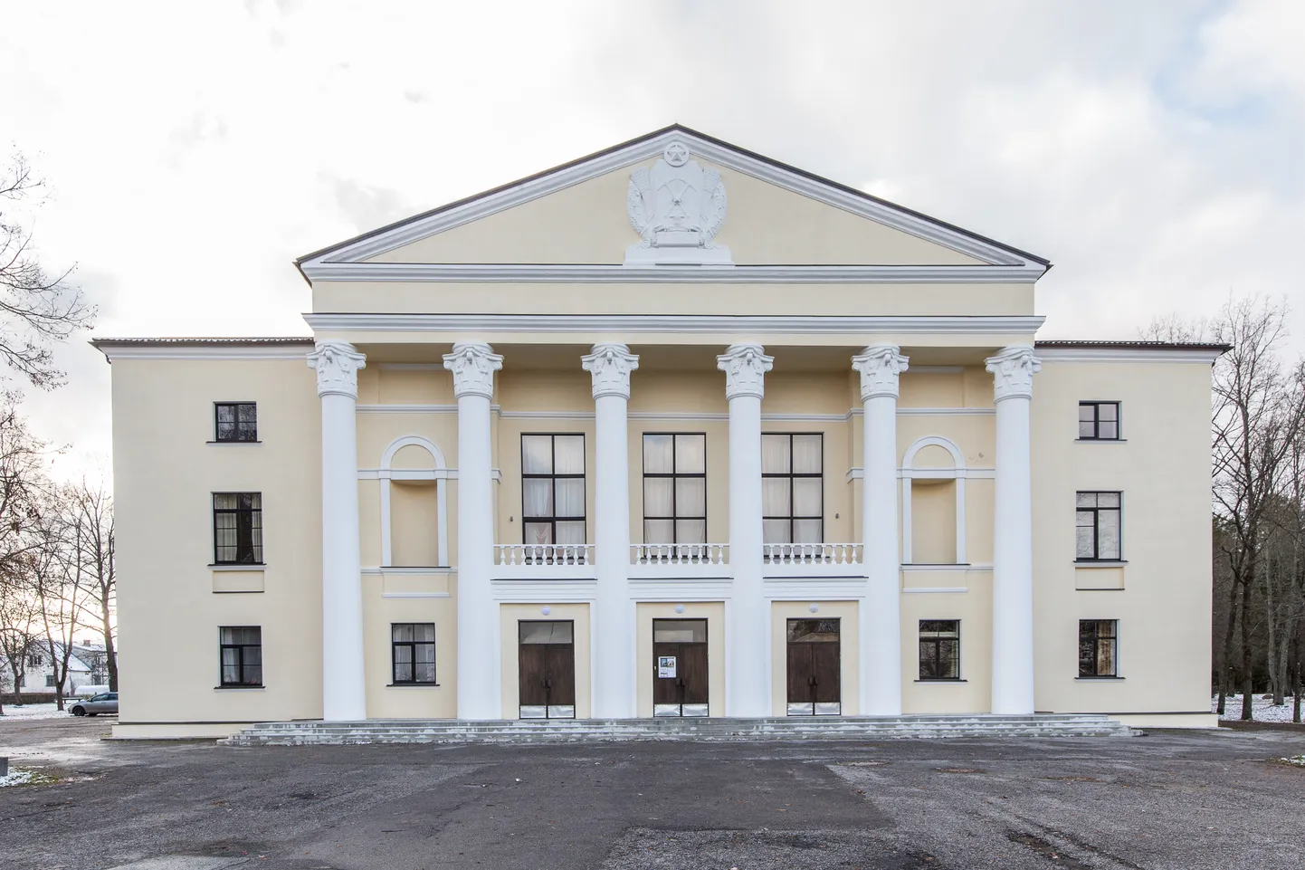 Руководители Тойлаской волости и жители Кохтла-Нымме не могут договориться о судьбе Кохтла-Ныммеского народного дома.