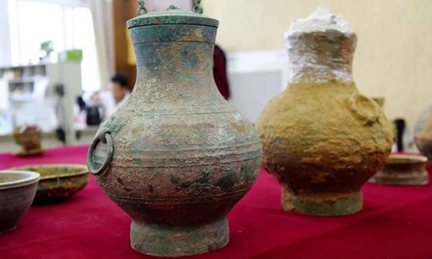 Hiina arheoloogid leidsid Luoyangi hauakambrist pronksanuma, milles oli vedelik