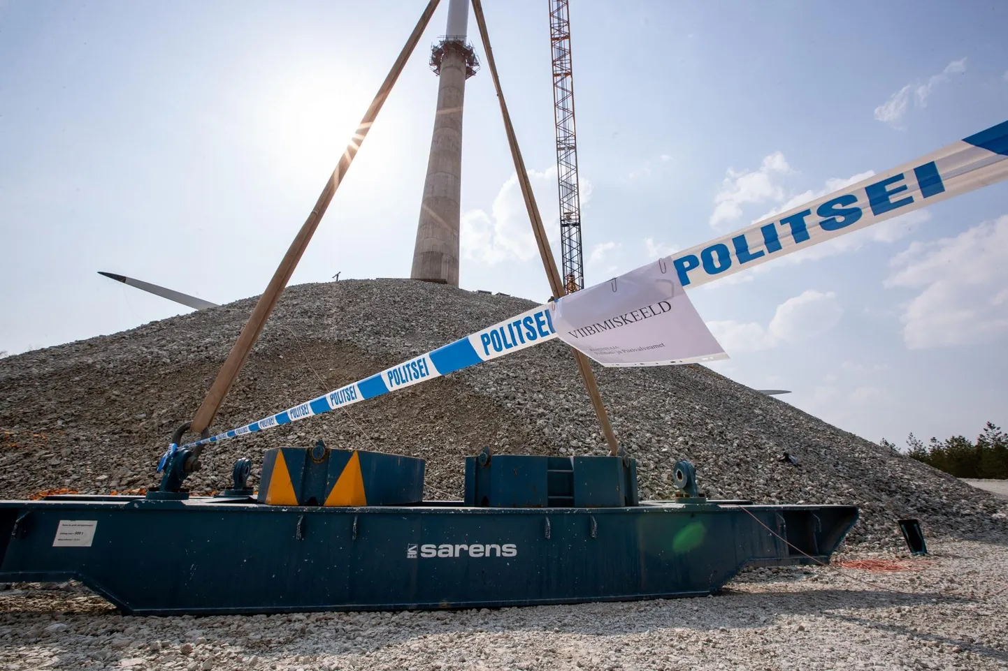 Sisenemist keelav politseilint tänavu kevadel Aidu tuulepargis.
