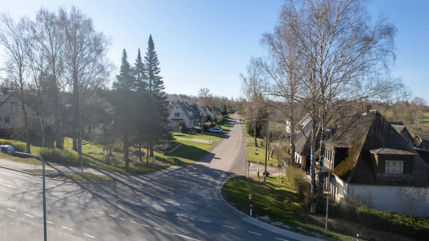 Kummagi jäätmejaama asukoht ei paista vallaelanikele enam muret valmistavat, küll aga on küsimus, kustkaudu hakkavad Karksi-Nuias jäätmeveokid liikuma. Piiri tänava puhul teevad kohalikele muret tänava seisukord ja liikluse ohutus.