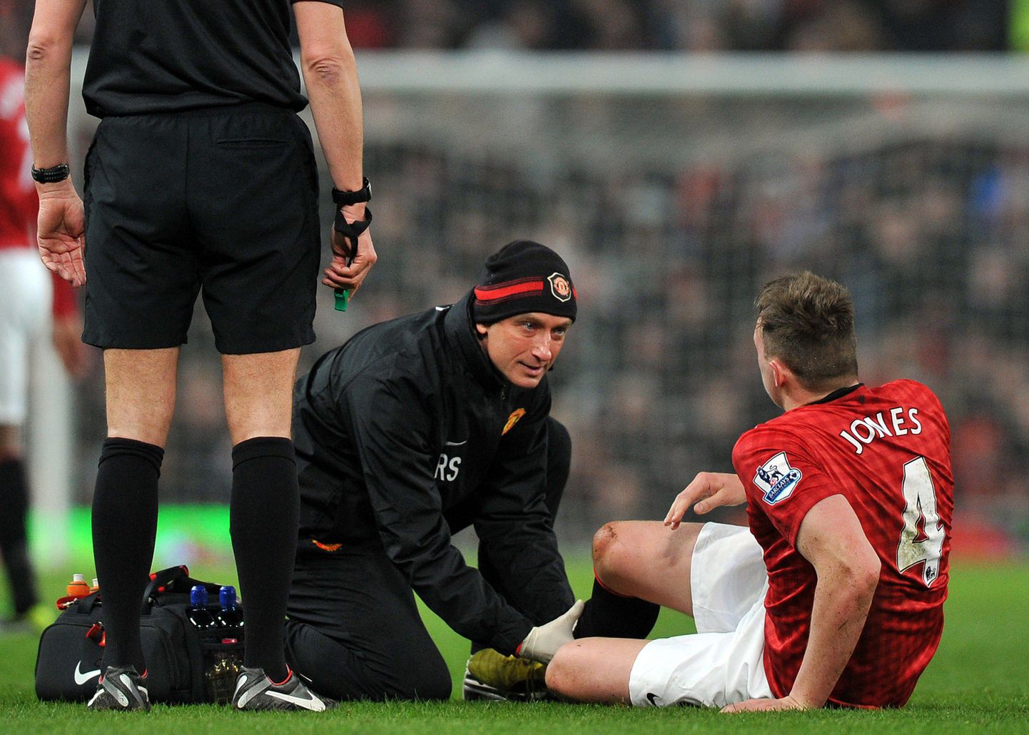 Phil Jones sai esmaspäevases FA Cupi kohtumises vigastada.