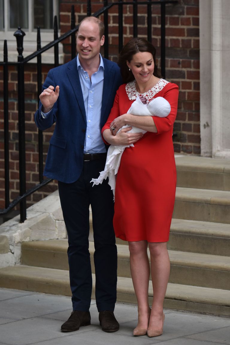 Принц Уильям и Кейт Миддлтон с новорожденным