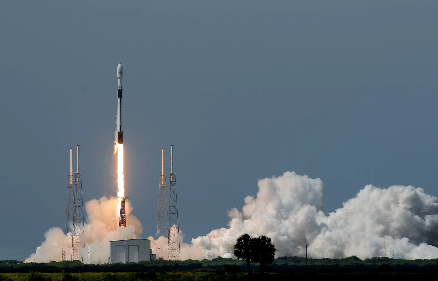SpaceX вывела на орбиту второй спутник GPS.