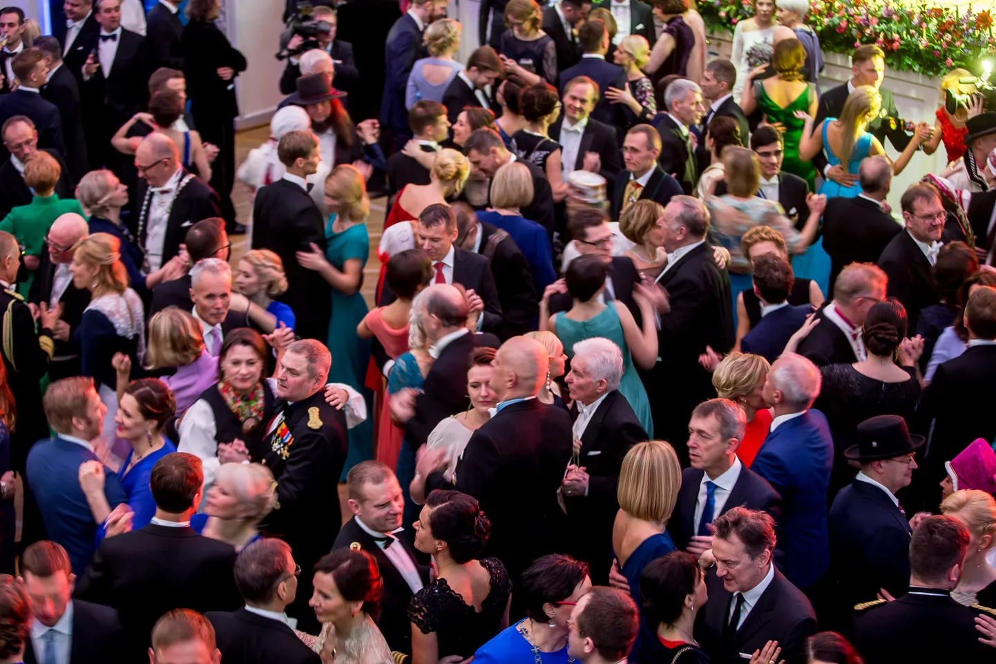 Tänavu tantsisid presidendi vastuvõtu külalised 24. veebruaril Estonia kontserdisaalis.