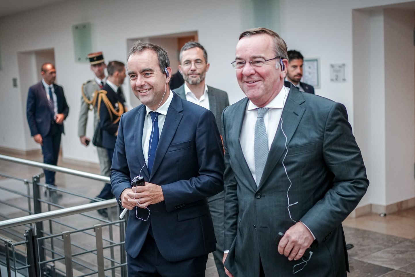 Vācijas aizsardzības ministrs Boriss Pistoriuss un viņa Francijas kolēģis Sebastjēns Lakornī