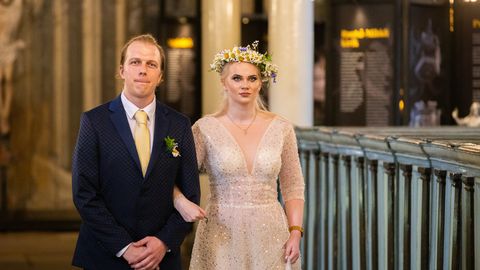Эстонская звезда реалити-шоу венчалась в церкви в платье из просвечивающей ткани
