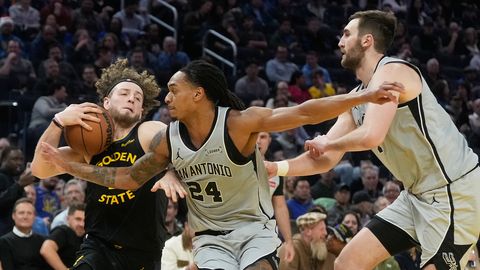 "Warriors" bez Porziņģa piekāpjas "Spurs" komandai