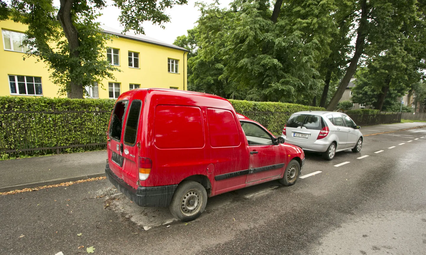 Mahajäetud auto.