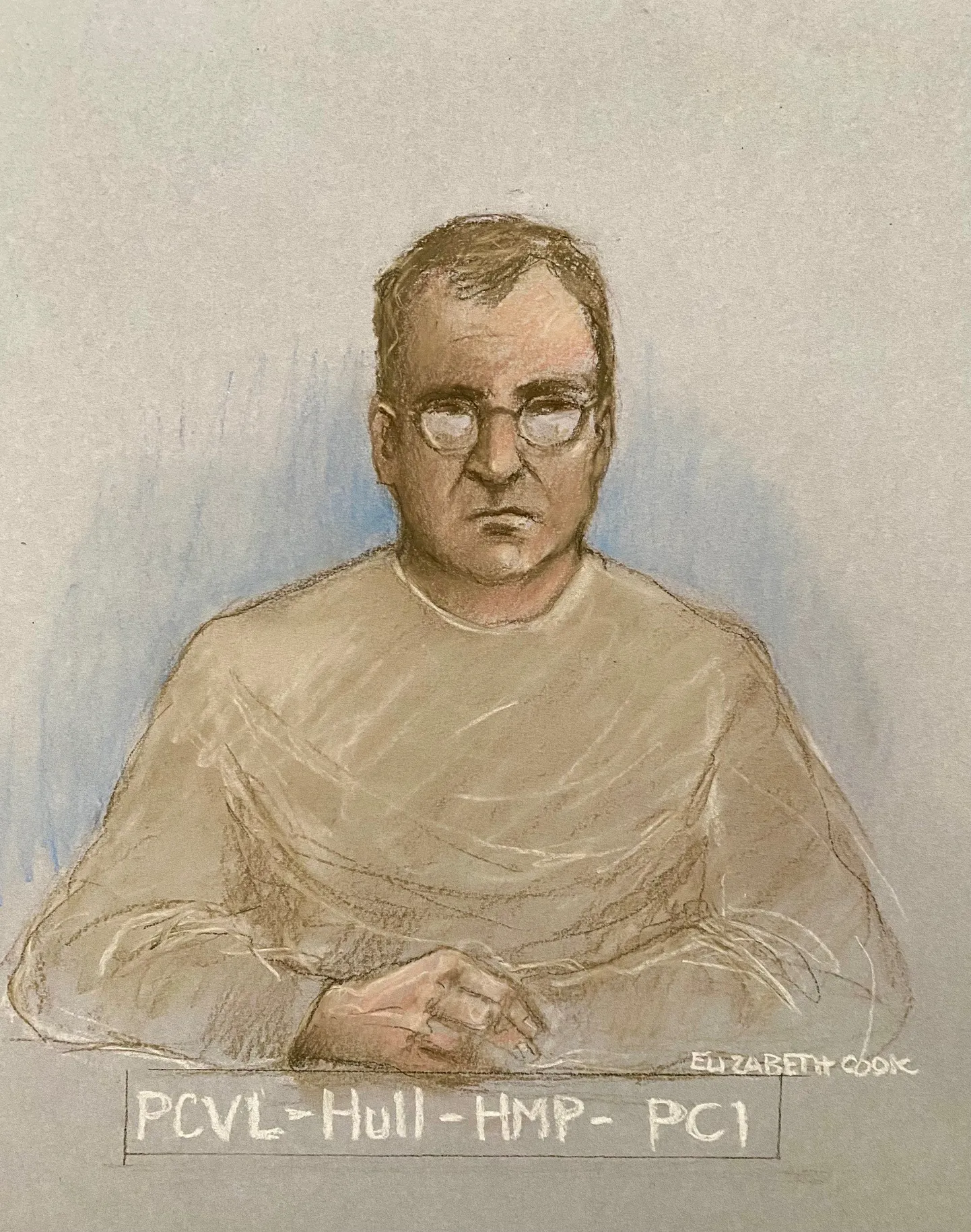 Эскиз судебного художника Элизабет Кук, изображающий капитана российского контейнеровоза Владимира Мотина в суде Олд-Бейли, Лондон, 14 апреля 2025 года. Мотин был обвинен в непредумышленном убийстве по грубой халатности после столкновения его судна Solong и американского танкера Stena Immaculate.