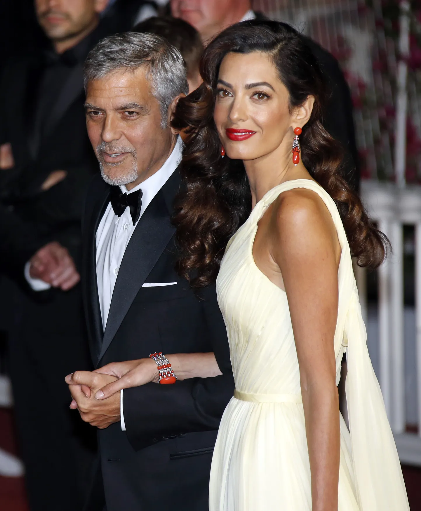 George ja Amal Clooney Cannes´is punasel vaibal