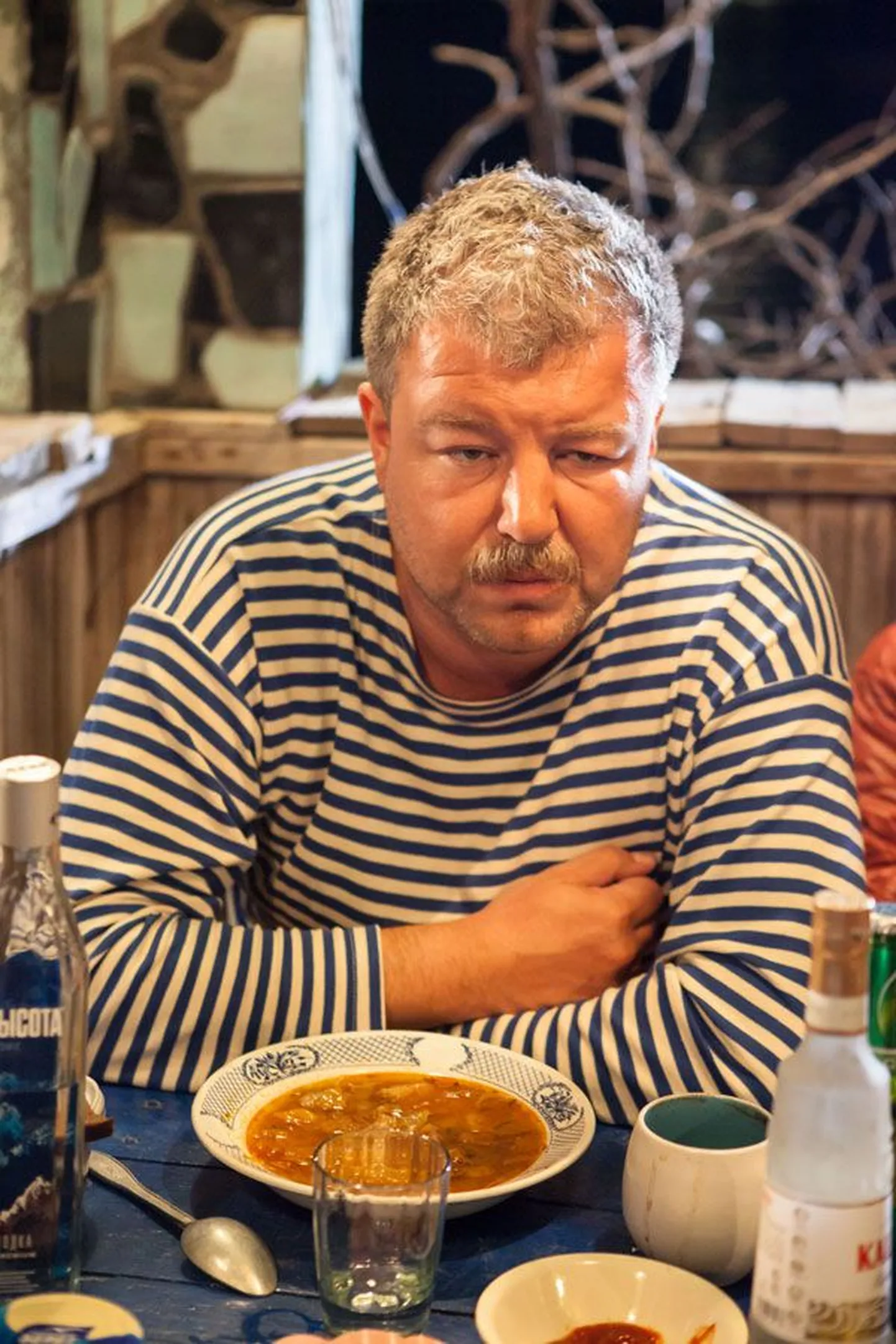 Один из главных героев «Горько! 2» – Витька Каравай, сослуживец Бориса Ивановича: всех любит, но, если что, никого не пощадит.