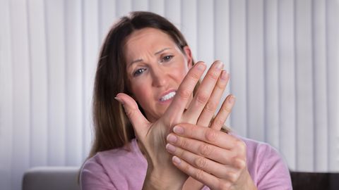 Valu või surinad või hoopis tuimus võib olla Sclerosis Multiplexi sümptom. Valu või surinad või hoopis tuimus võib olla Sclerosis Multiplexi sümptom.