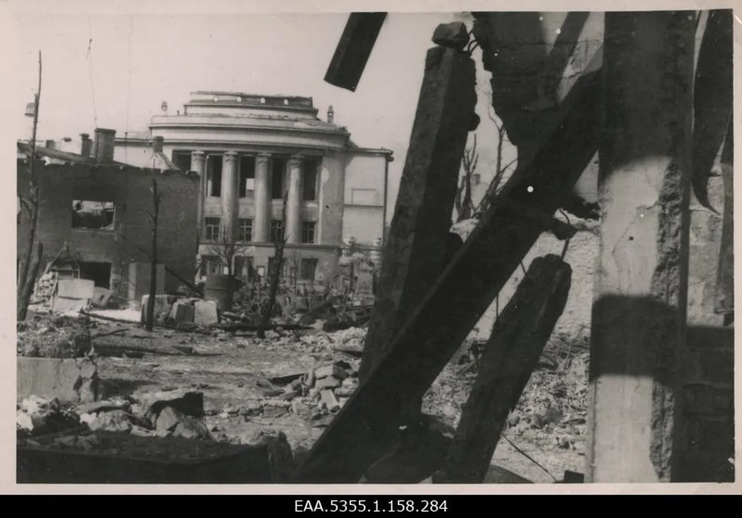 Vaade Estonia teatrile 1944. aastal.
