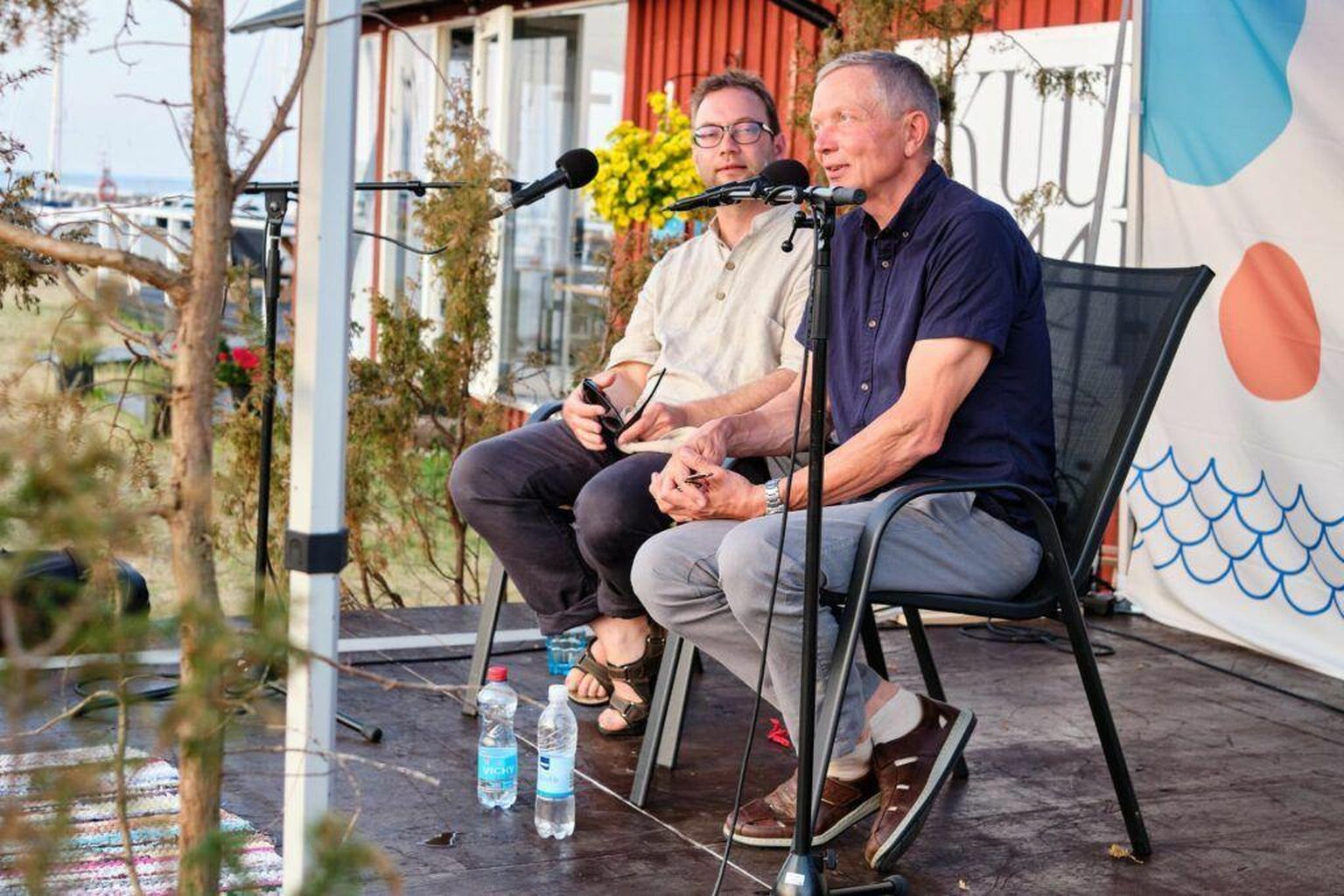 Jaan Tootsen ja Tõnu Õnnepalu esinemas mullusel Hiiumaa Kirjandusfestivalil.