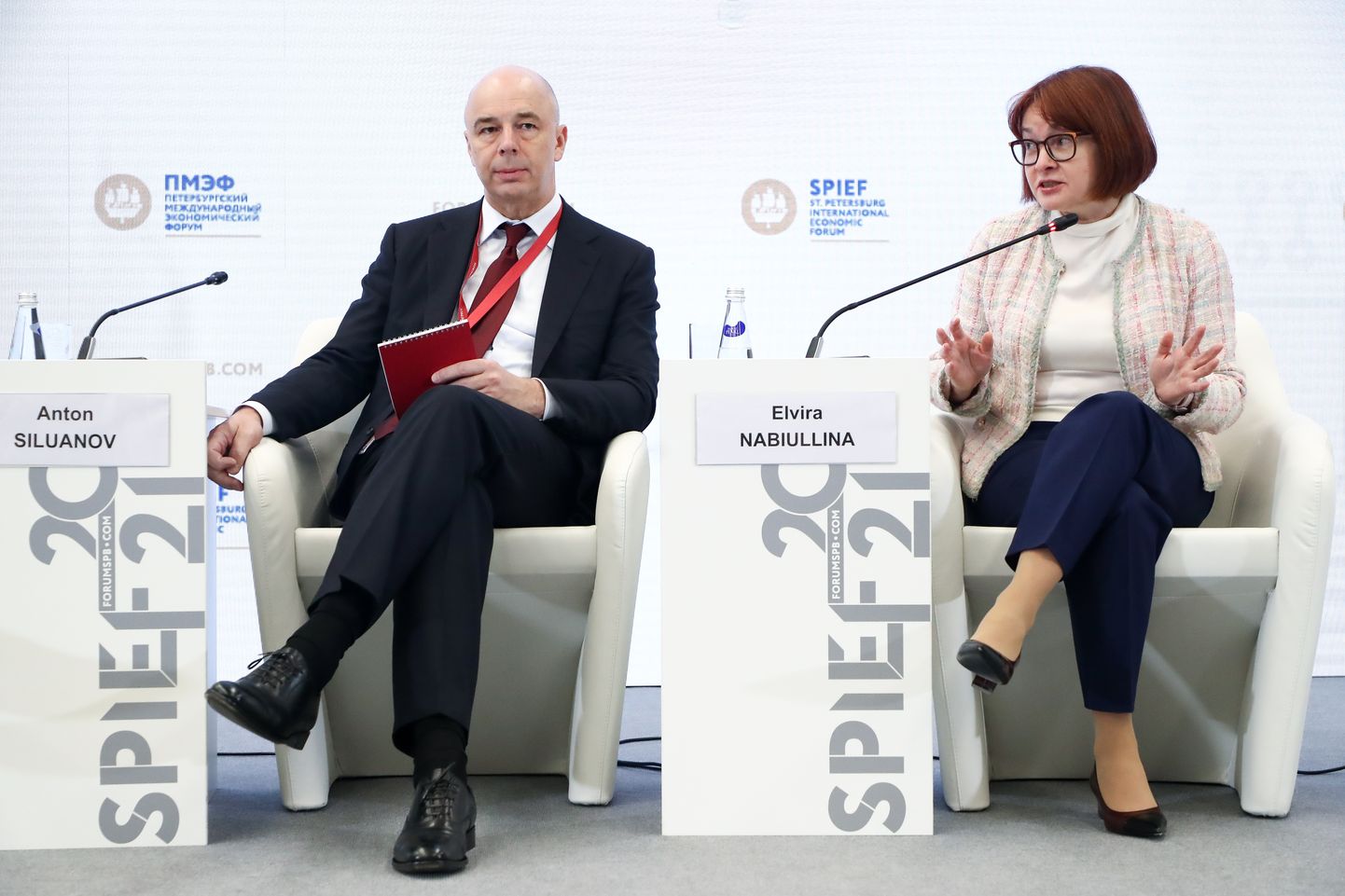 Venemaa keskpanga juht Elvira Nabiullina ning rahandusminister Anton Siluanov Peterburi majandusfoorumil.