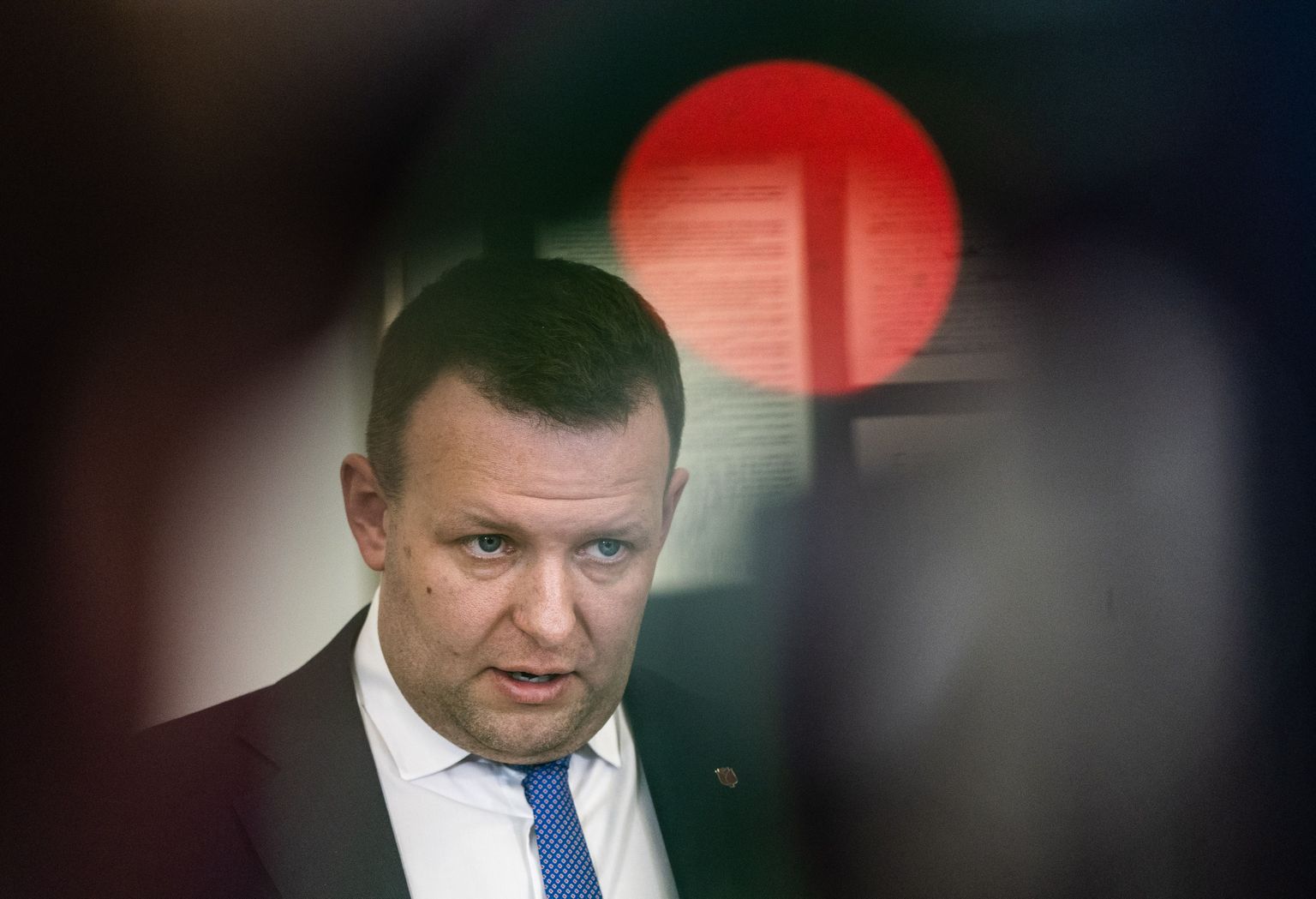 Sotsiaaldemokraatliku Erakonna esimees Lauri Läänemets koalitsioonikõneluste seisu kajastaval pressikonverentsil.