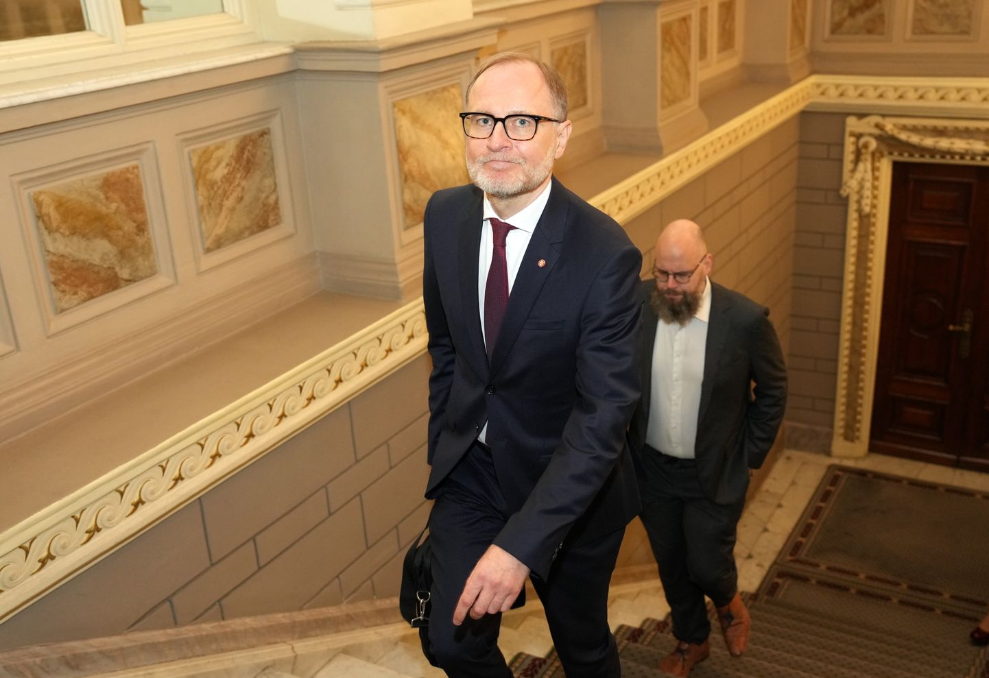 Saeimas deputāts, aizsardzības ministra amata kandidāts Andris Sprūds pirms Saeimas ārkārtas sēdes laika, kurā paredzēts balsojums par uzticības izteikšanu Evikas Siliņas izveidotajam Ministru kabinetam.