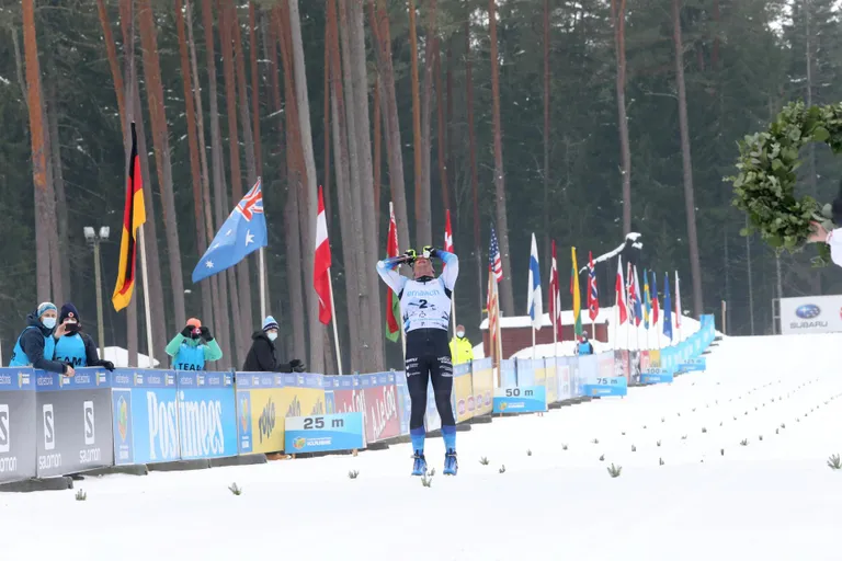 Maratoni võitnud Mart Kevin Põlluste võis mõnikümmend meetrit enne finišit käed võidukalt taeva poole tõsta. Tema ammune unistus oli täitunud.