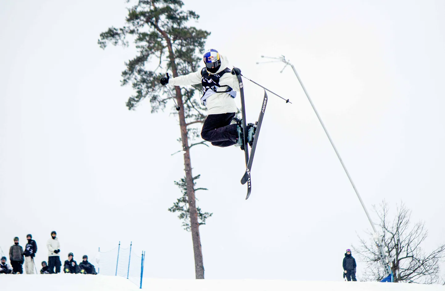 Kelly Sildaru oli Väikese Munamäe suusakeskuses Big Airis parim.