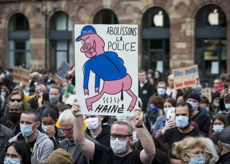 Politseivägivalla vastane ja tumedanahaliste õiguste kaitse protest Prantsusmaal Strasbourg'is 14. juunil
