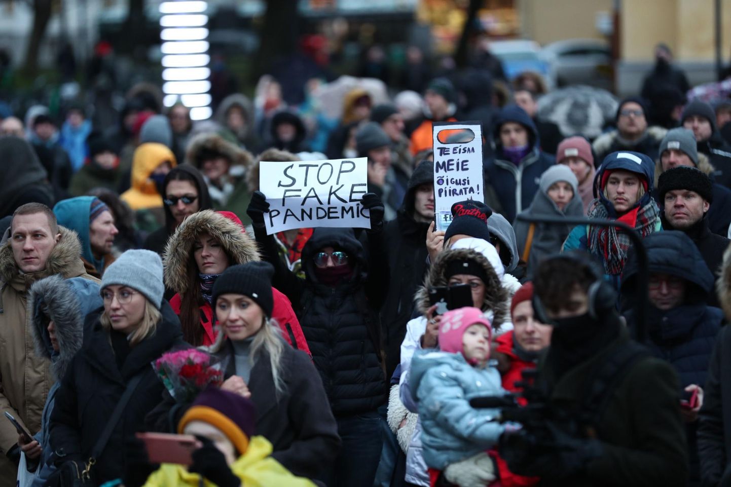 Maskikandmise vastaste meeleavaldus Tallinnas Vabaduse väljakul.