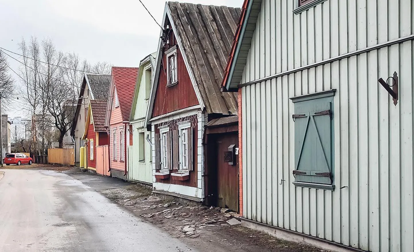 Kodu annab kaunistada ka igasuguste hoogtöödeta. Nagu on seda tehtud Pärnus Auli tänavas.