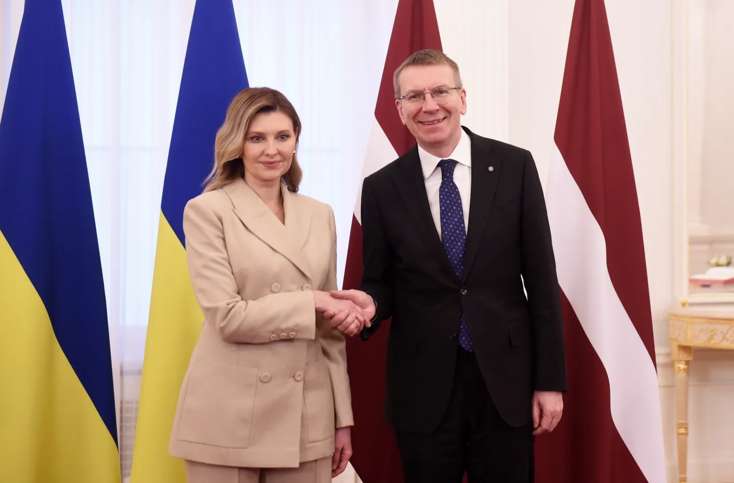 Valsts prezidents Edgars Rinkēvičs un Ukrainas prezidenta kundze Olena Zelenska tikšanās laikā Rīgas pilī.