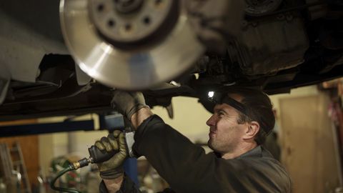 "Я за это платить не буду": клиент отдал машину в ремонт, но счет оказался больше оговоренной суммы