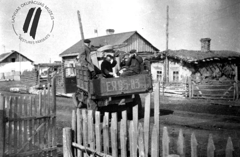 Жизнь в сибирской ссылке - подобные фотографии есть в альбомах многих латвийцев