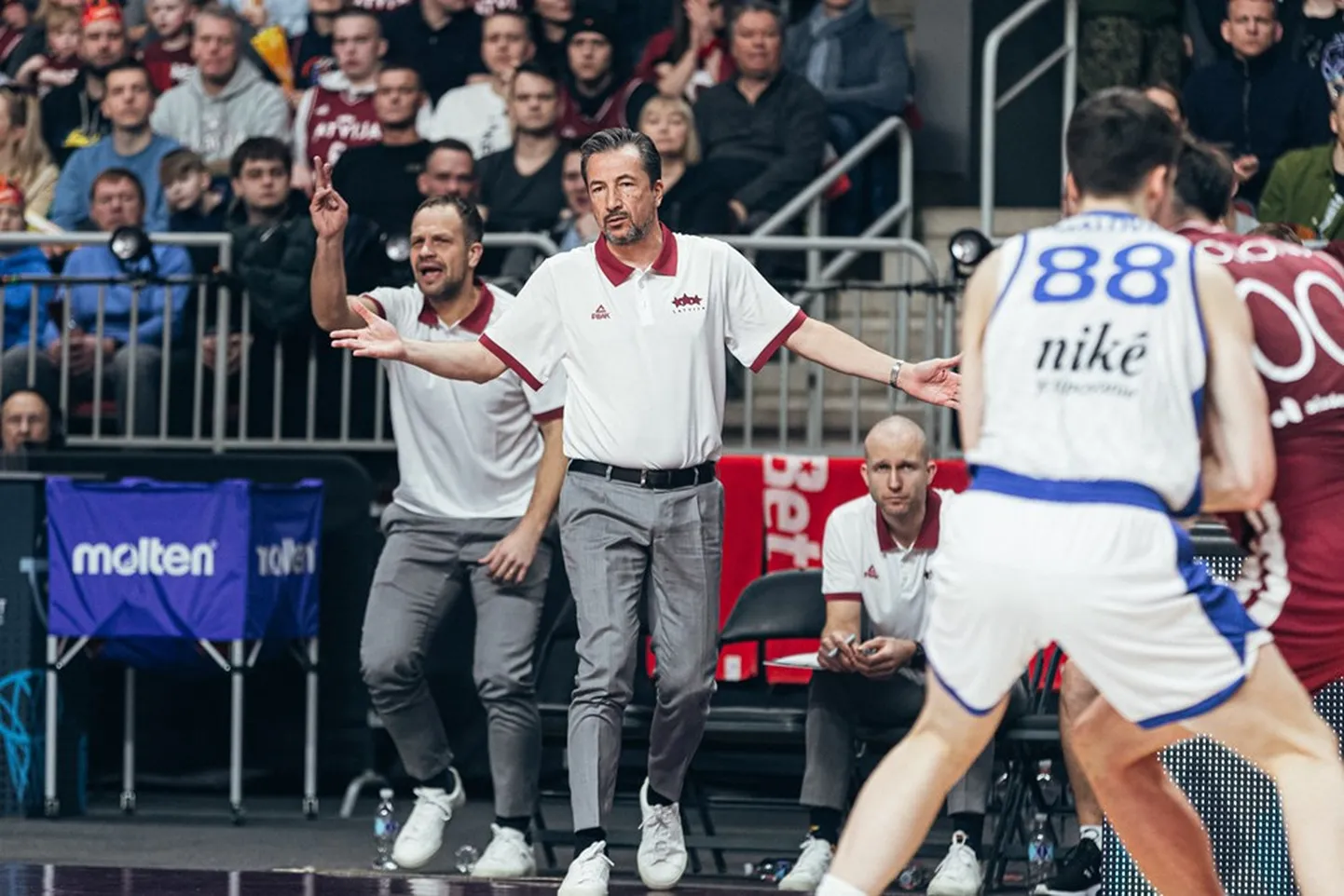 Latvijas basketbola izlases treneri Jānis Gailītis, Luka Baki un Artūrs Visockis-Rubenis