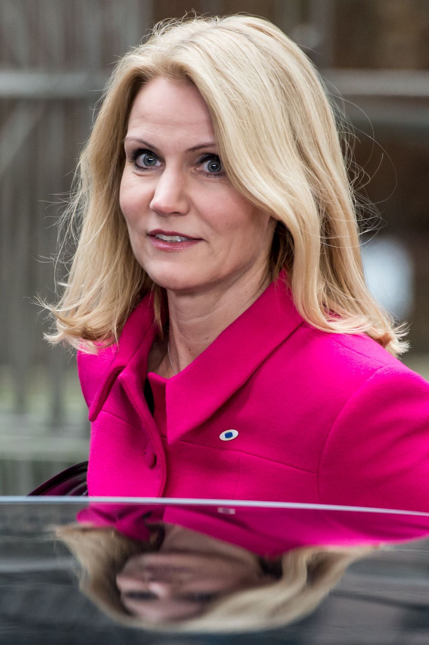 Denmark's Prime Minister Helle Thorning-Schmidt leaves a EU Budget summit at the European Council building for a break, in Brussels on Friday, Feb. 8, 2013. European Union leaders closed in on a deal that would cut the bloc's budget for the first time in history and deliver a strong message that years of expanding EU powers were on the wane. If a deal emerges Friday, the budget would still need to be ratified by the European Parliament, and early signs suggest that may prove problematic. (AP Photo/Geert Vanden Wijngaert) / SCANPIX Code: 436